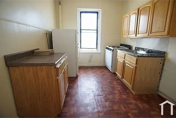 2446 Lyvere St — Photo 8
