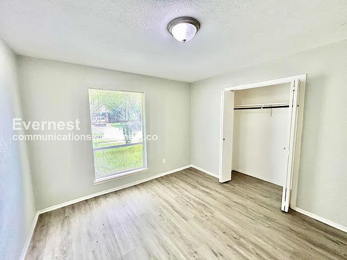 415 Southlake Dr — Photo 11