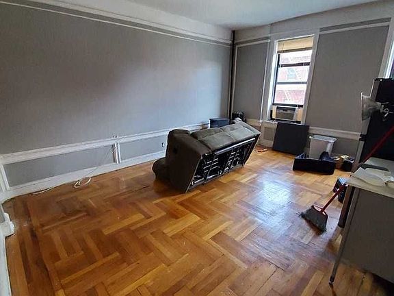 3rd image of 2111 Regent Pl #C8