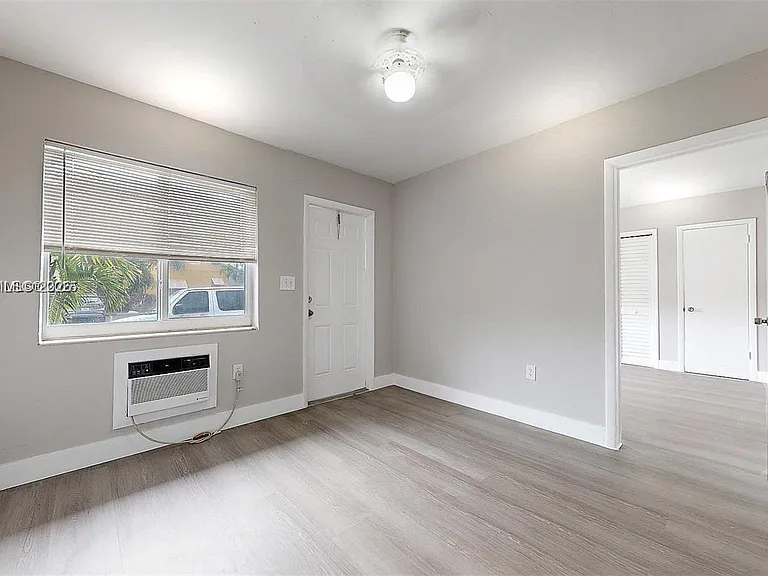 891 SW 5th St #2 — Photo 15