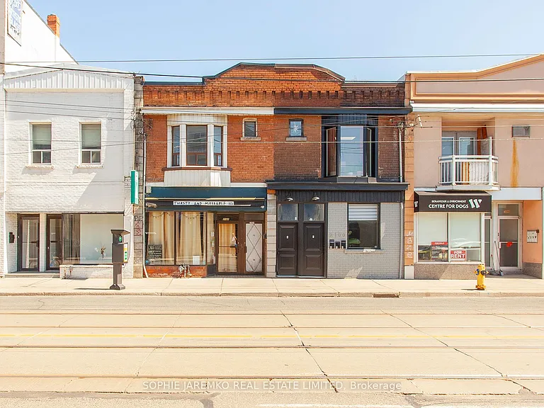 2102A Dundas St W — Photo 20