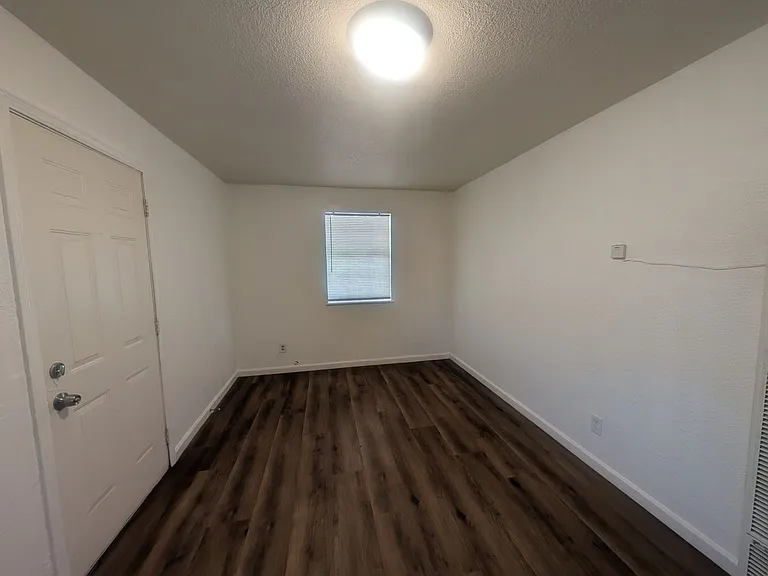 720 Vermont Ave — Photo 3