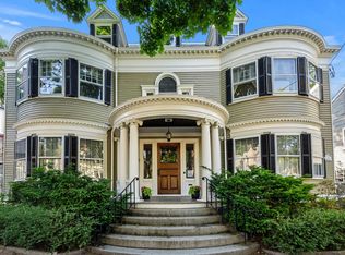 376 Essex St, Salem, MA 01970