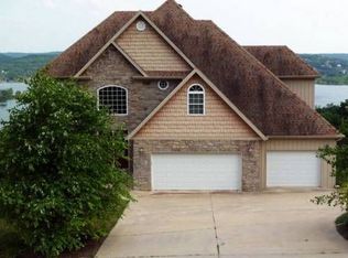 1075 Crescent Dr, Hollister, MO 65672