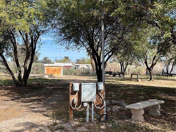 5th image of 1701 E Laguna Rd