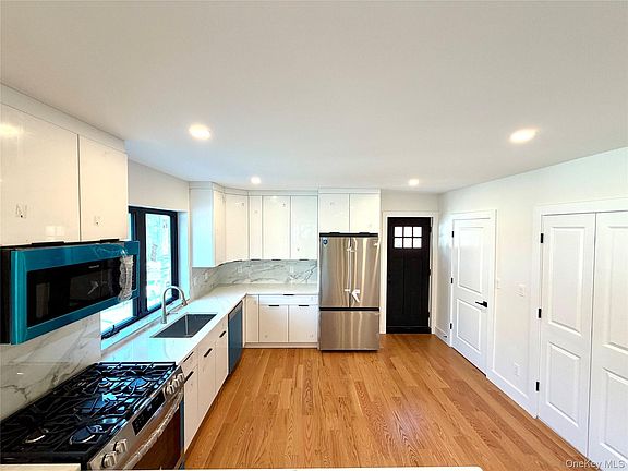 4th image of 44 New Ave