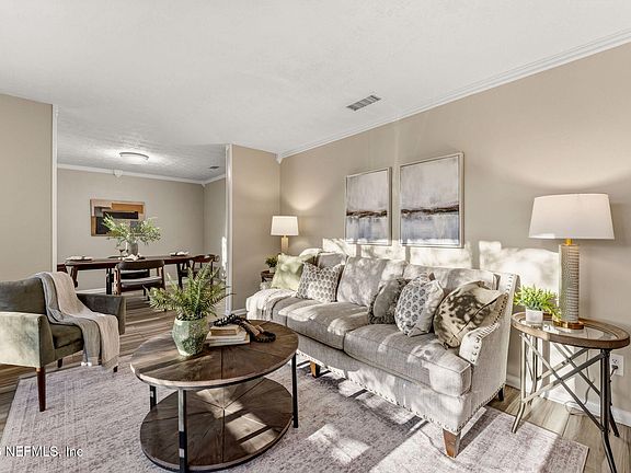 3rd image of 3472 RED OAK Circle E