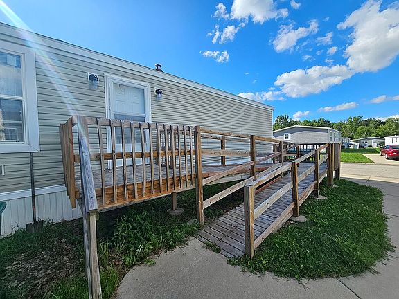 4th image of 160 Gardens Blvd NW