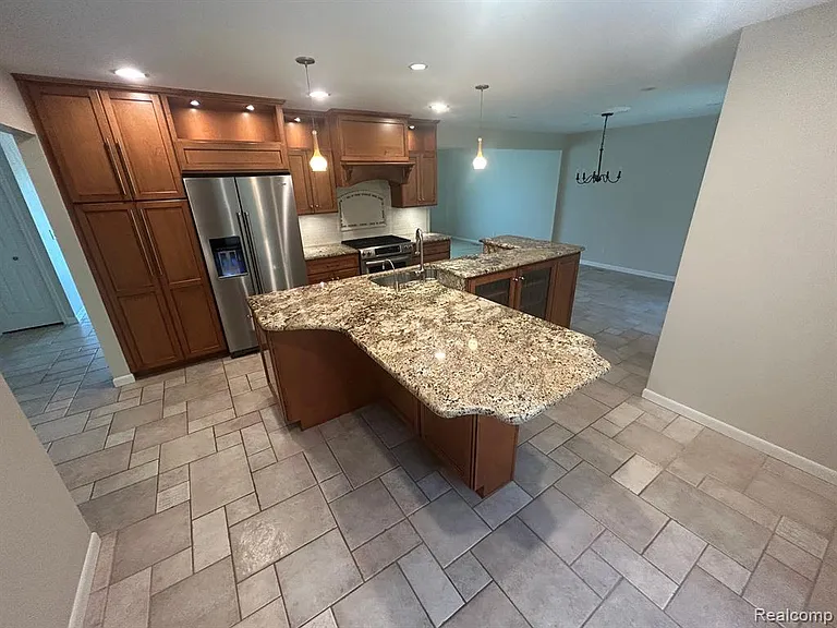 24915 Lakeland St — Photo 9