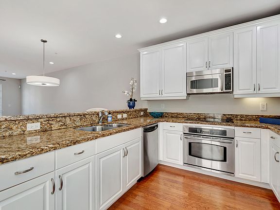5th image of 1048 E Heritage Club Circle