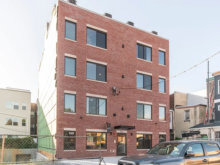 814 N Uber St — Photo 29