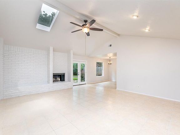 5th image of 415 Pickford Dr
