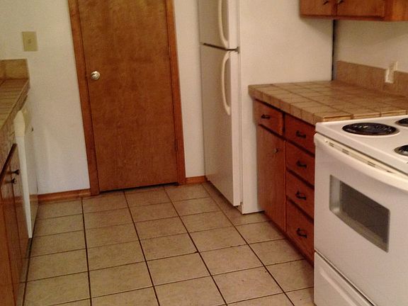 5th image of 790 Blackjack St APT 2