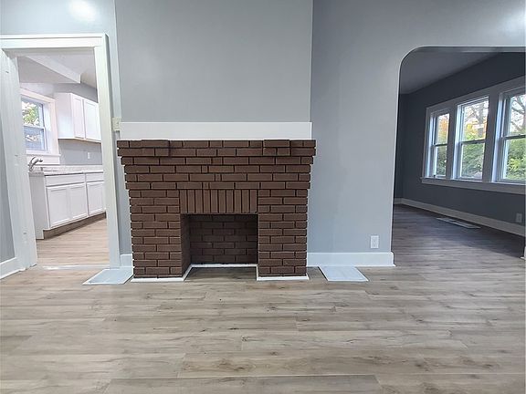 4th image of 1341 Shaftesbury Rd