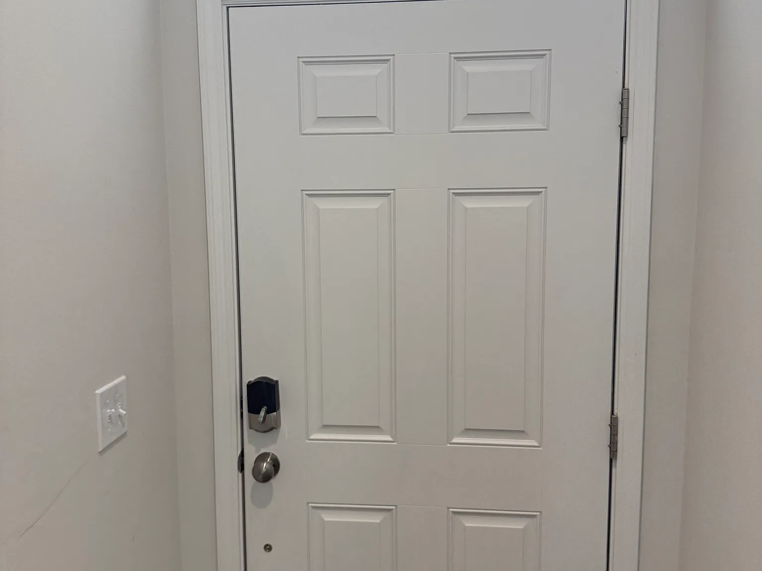 3 bed, 2.5 bath, 1624 sqft, $2,000 — Photo 2