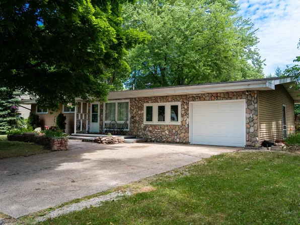 321 Greenfield Dr, Mount Pleasant, MI 48858