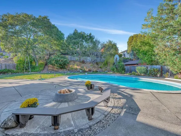 10 - 10 Regent Court, Novato, CA 94947