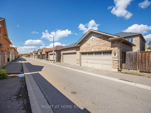 3128 Robert Brown Blvd, Oakville, ON L6M 0P5