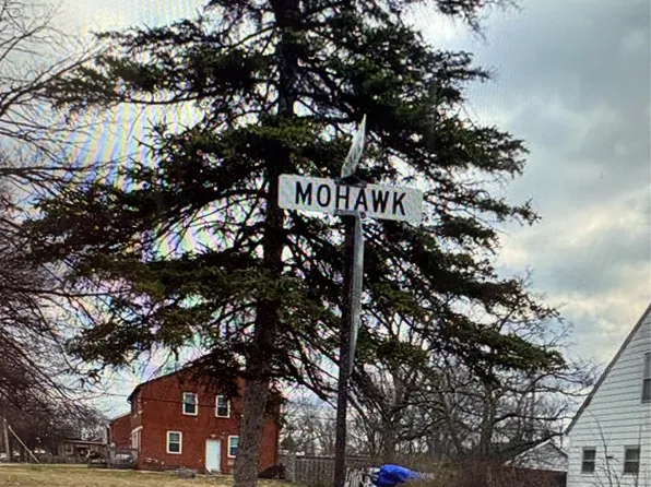 79 Spokane Dr, Pontiac, MI 48341