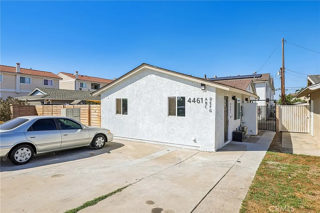 2 bed, 500 sqft, $2,999 — Photo 1