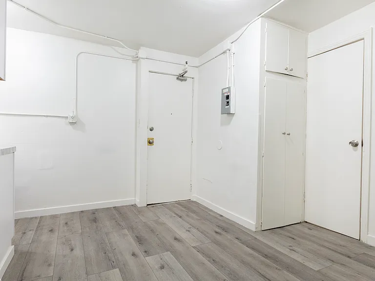 Bixel apts LLC — Photo 25