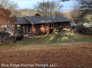 156 Rolling Green Dr, Sylva, NC 28779