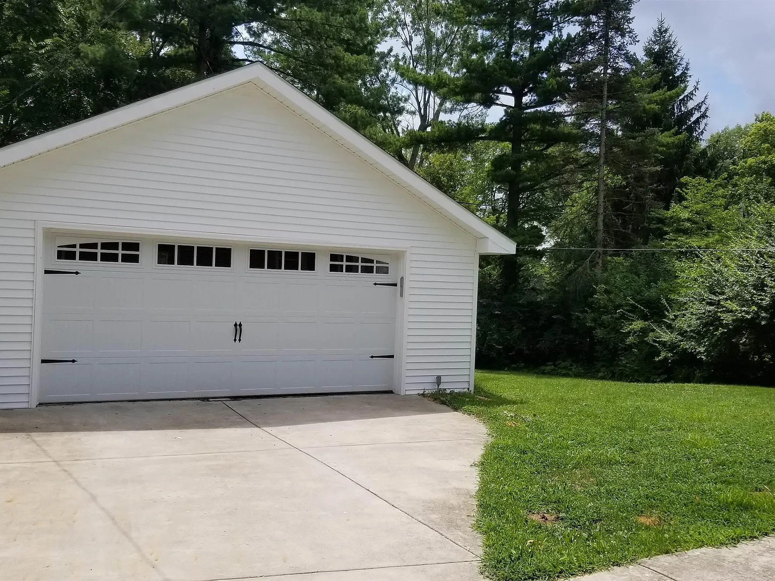 3 bed, 1.5 bath, 1304 sqft, $1,825 — Photo 3