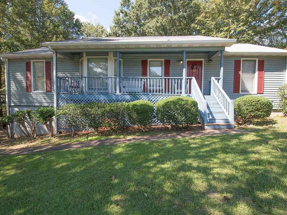 1st image of 135 Huntington Dr