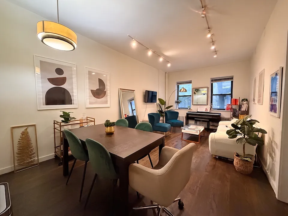 31 E 20th St #3