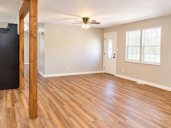 3rd image of 415 Glenn St
