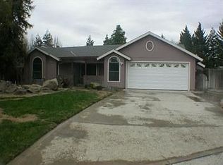 570 Walnut Ct, Kerman, CA 93630