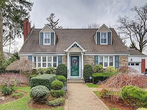 5th image of 181 Groton Pl