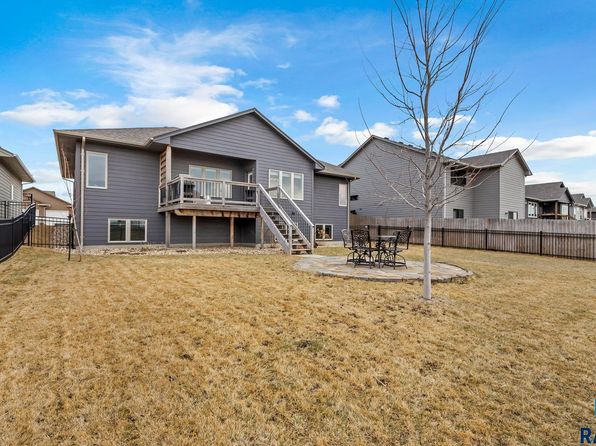 6413 S Vineyard Ave, Sioux Falls, SD 57108