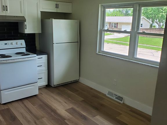 2nd image of 494 Flintwood Dr
