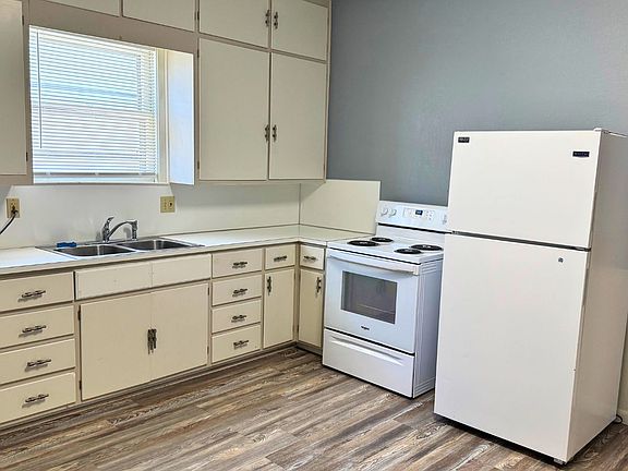 Large open kitchen with lots of cabinetry
