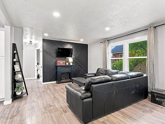 3rd image of 2014 E Cataldo Ave