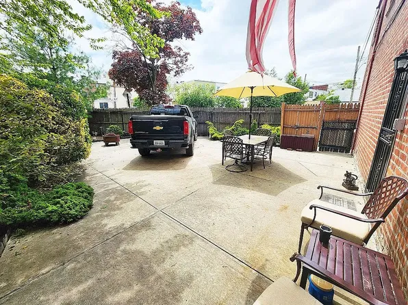 6463 80th St Floor 1, Middle Village, NY 11379