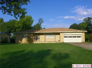 916 S Pecan St, Nowata, OK 74048