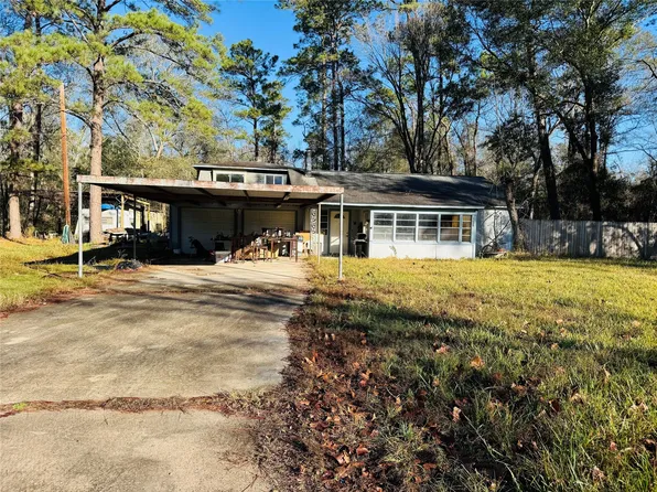 136 Magnolia Ln, Conroe, TX 77304