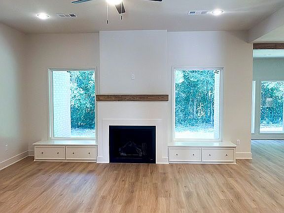 4th image of 2308 Valley Dr