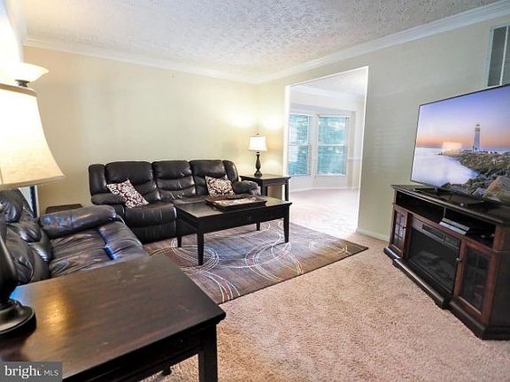 3rd image of 1115 Richmond Dr