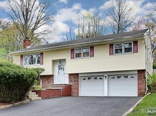 8 Greenview Pl, Ramsey, NJ 07446