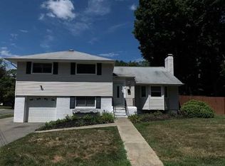 12 Ferris Ln, Poughkeepsie, NY 12601