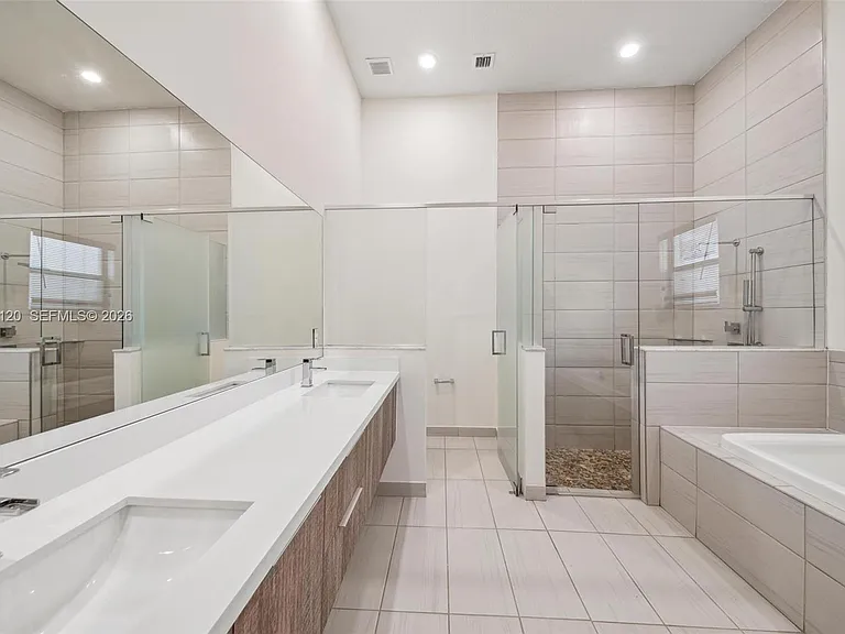 7635 NW 103rd Pl — Photo 35