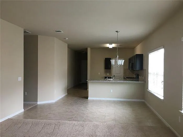 4 bed, 2.0 bath, 1789 sqft, $2,045 — Photo 2