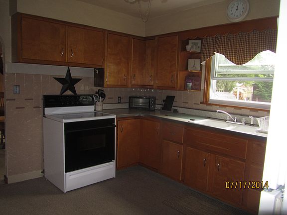 5th image of 15690 Maple Dr