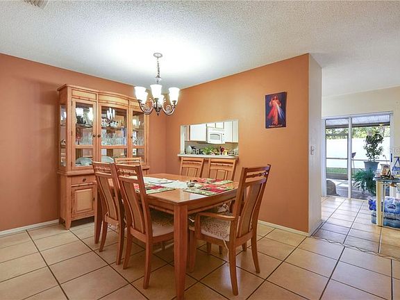 4th image of 2015 Fluorshire Dr
