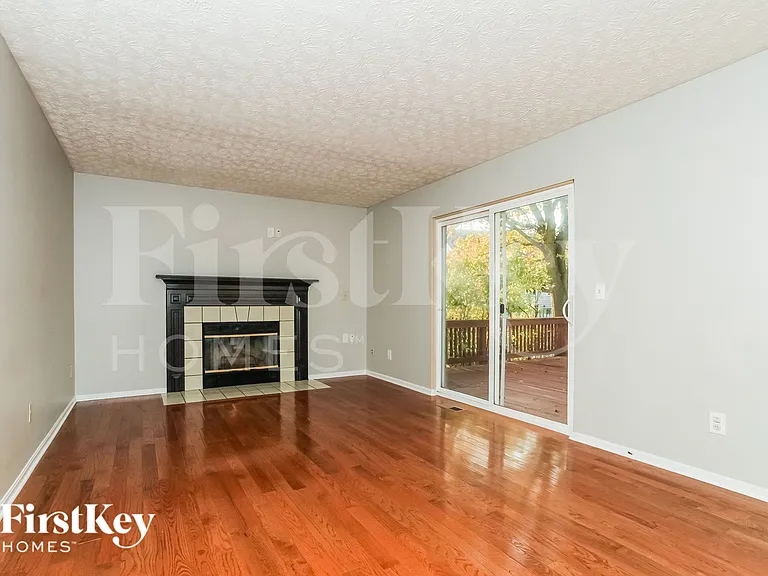 5458 Concord Crossing Dr — Photo 3
