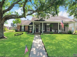 5775 Round Forest Dr, Baton Rouge, LA 70817