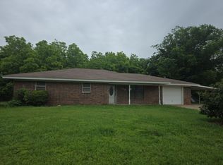 709 Lee St, Bowie, TX 76230